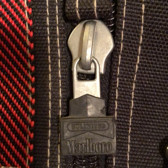 Marlboro Unlimited Drawstring Red Duffel Shoulder Bag Vintage 90’s. - Picture 6 of 15